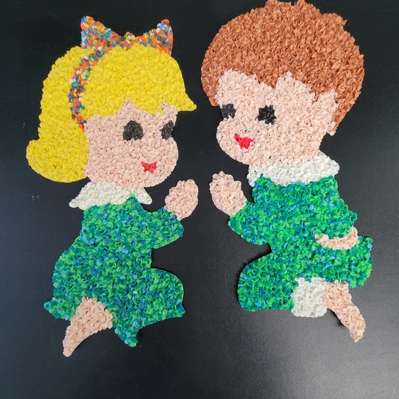 Vintage melted plastic popcorn wall hangers Christmas boy and girl - Picture 3 of 12